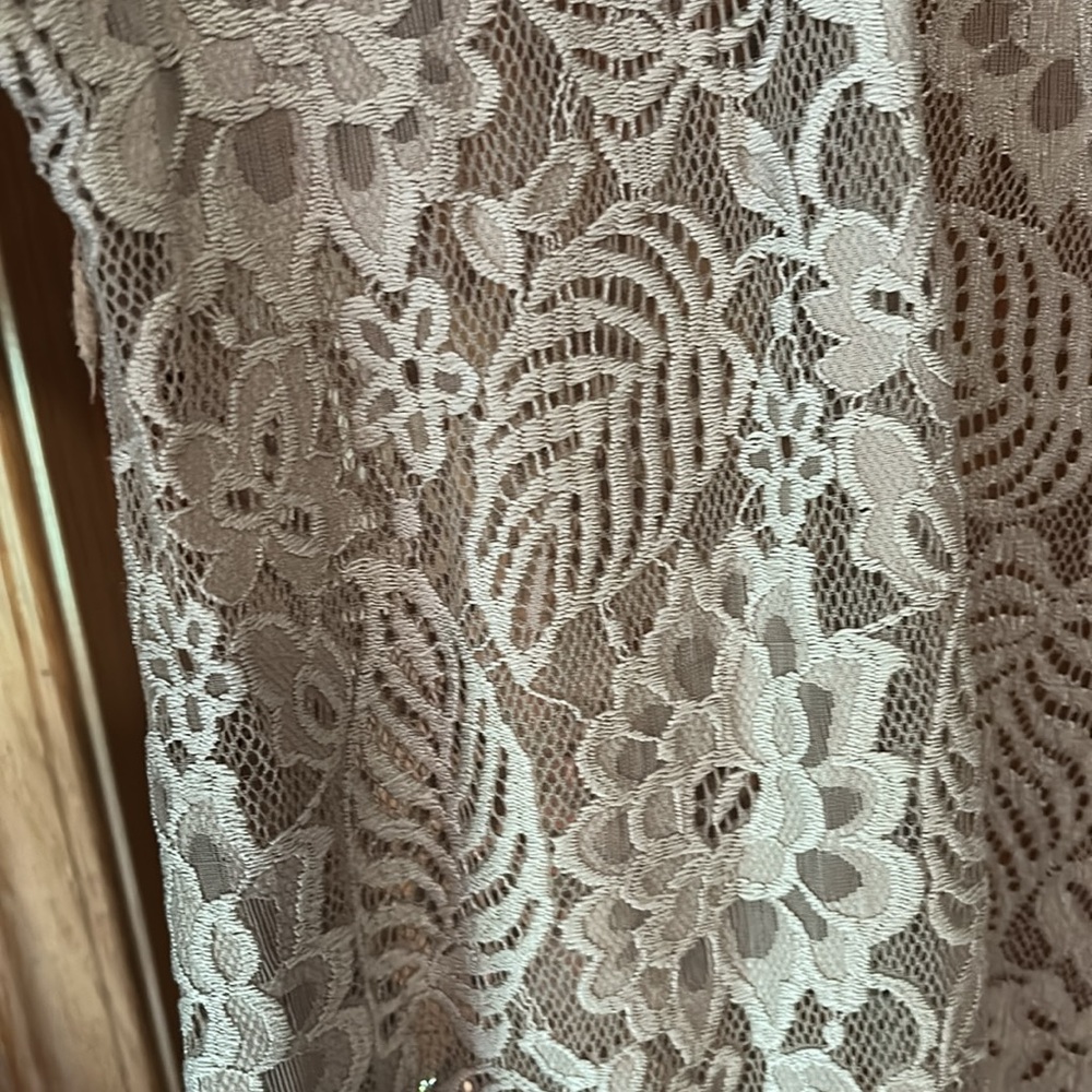 Questions by Say What Floral Lace Fringe Cardigan size medium - Picture 2 of 4